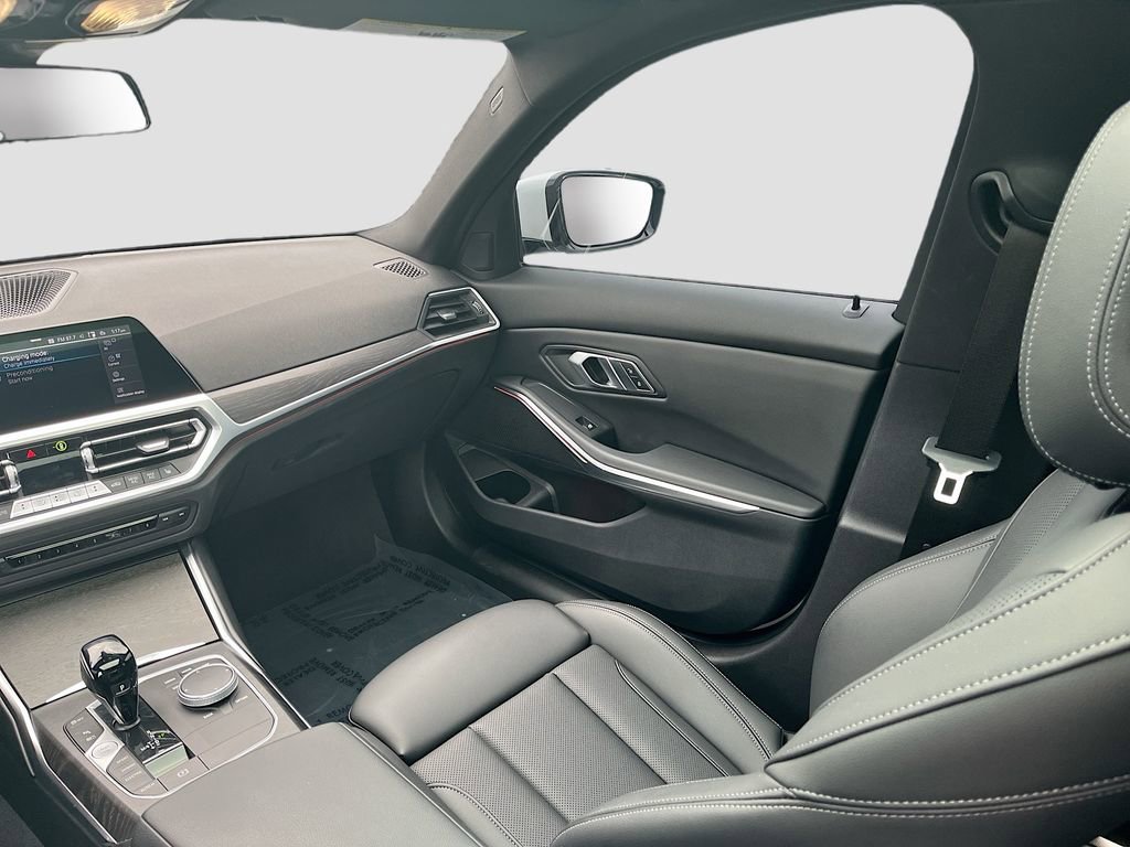 Used 2022 BMW 330e w/ M Sport Package RWD image 31