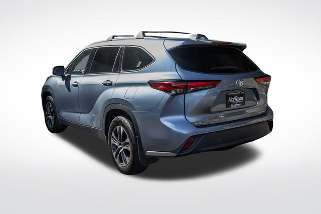 Used 2022 Toyota Highlander XLE AWD/4WD image 10