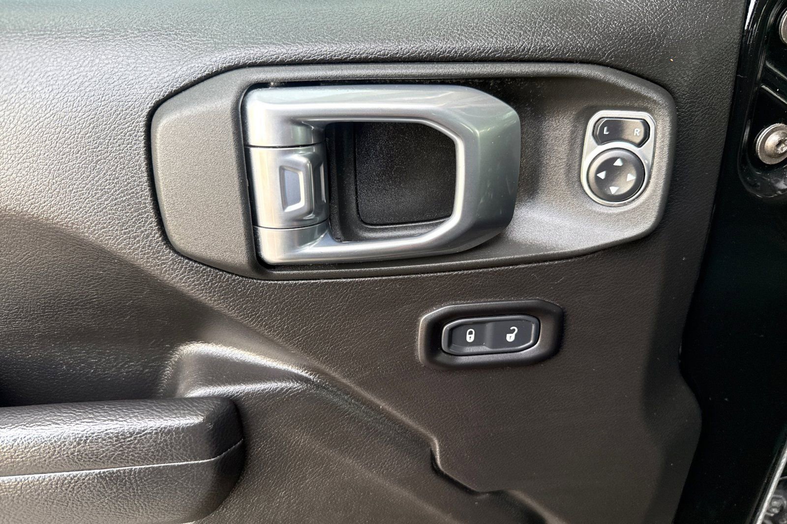 Used 2022 Jeep Gladiator Sport AWD/4WD image 10