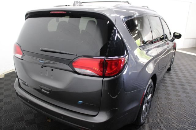 Used 2019 Chrysler Pacifica Touring-L w/ S Appearance Package FWD image 4