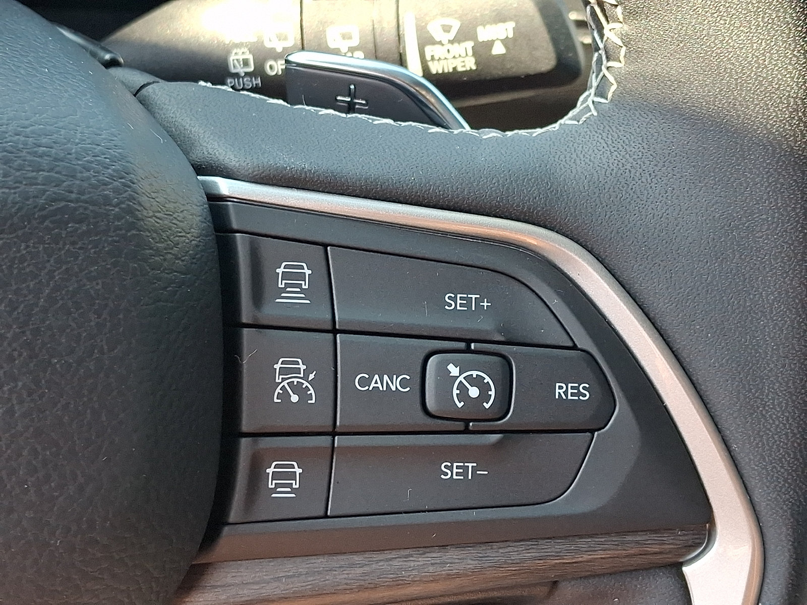 Used 2024 Jeep Grand Cherokee Limited w/ Luxury Tech Group II AWD/4WD image 25