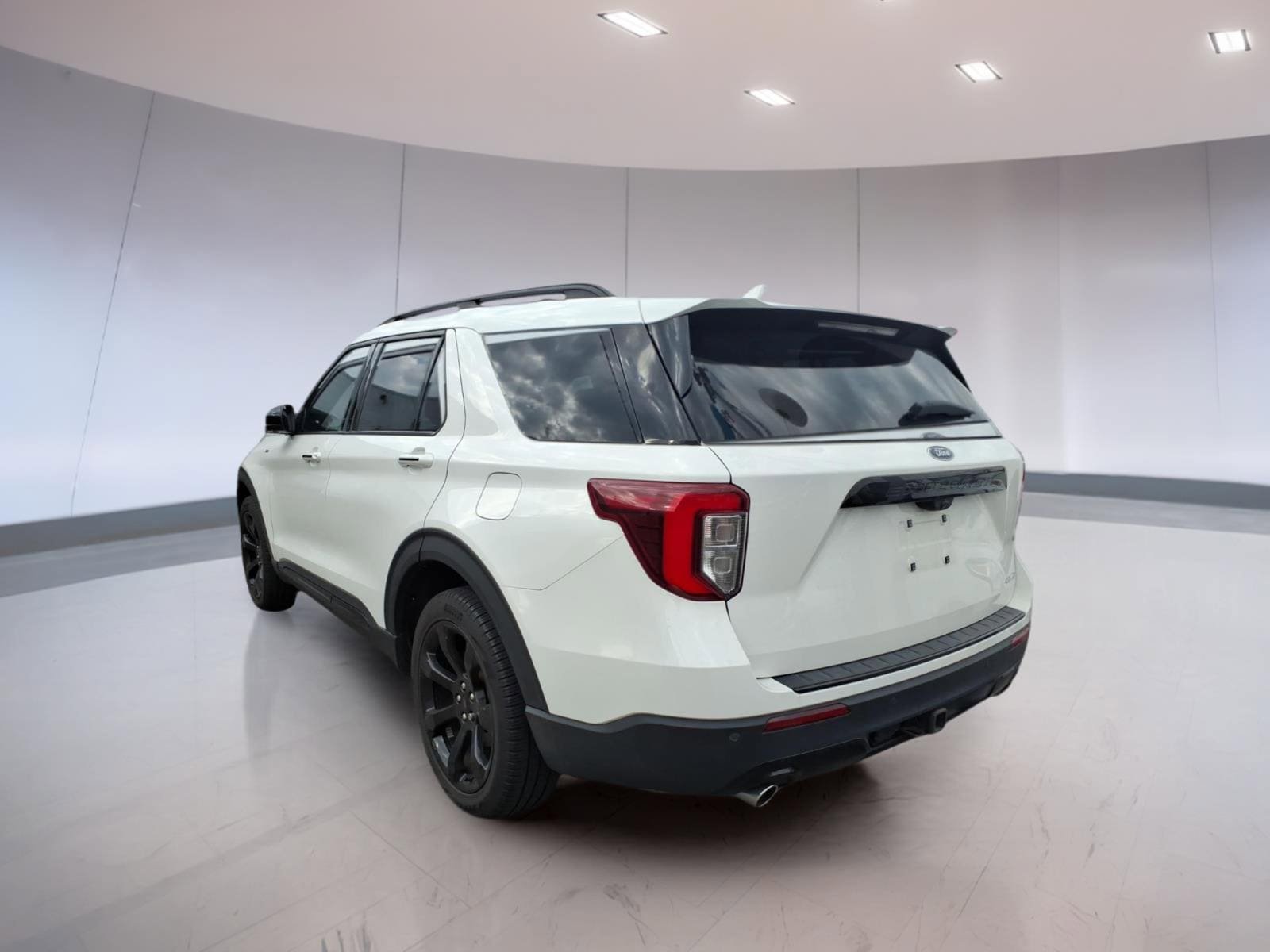 Used 2023 Ford Explorer ST-Line w/ Class IV Trailer Tow Package AWD/4WD image 3
