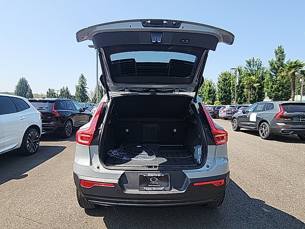 New 2026 Volvo XC40 B5 Ultra w/ Protection Package Premier AWD/4WD image 16