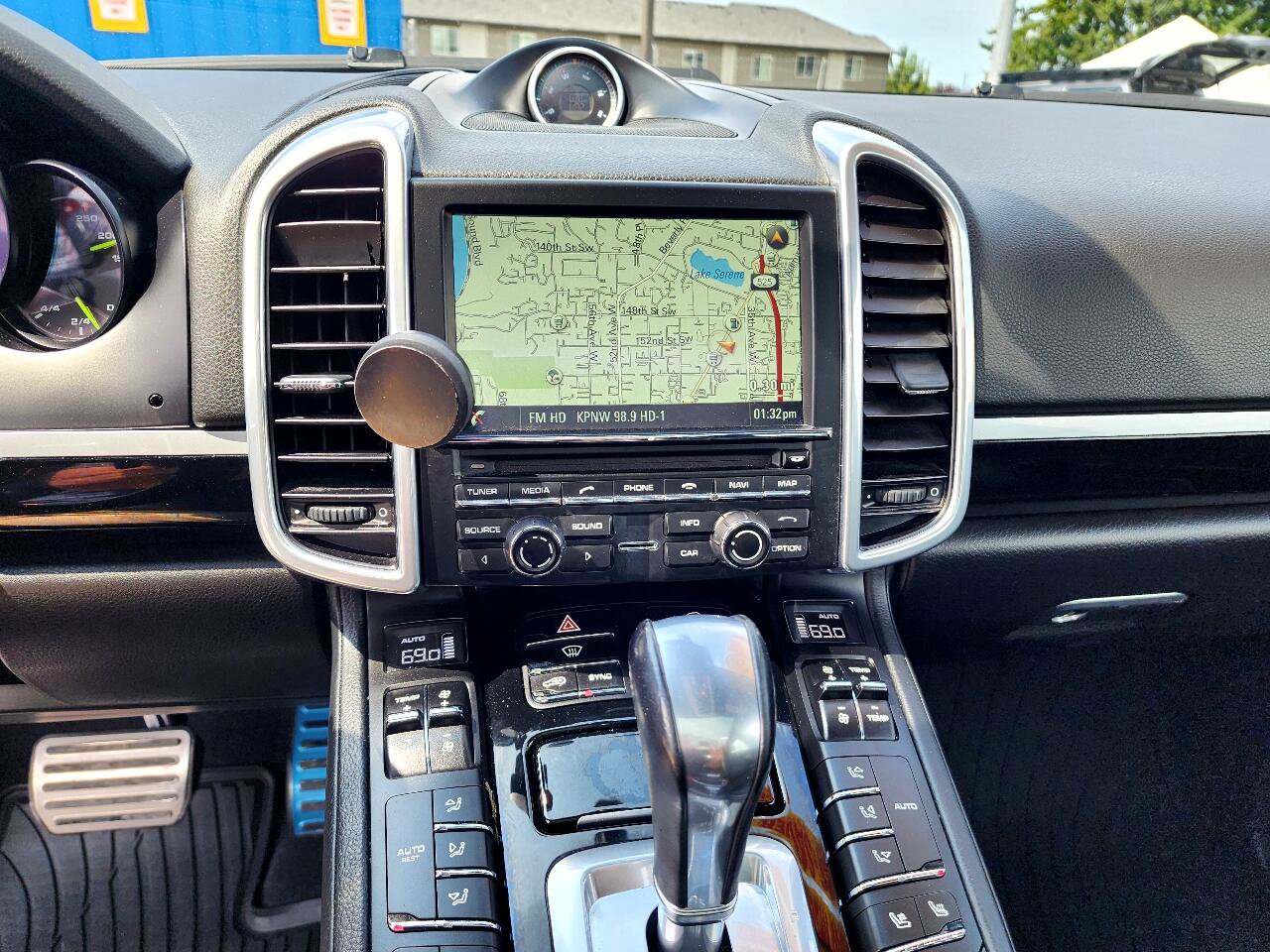 Used 2016 Porsche Cayenne S image 20