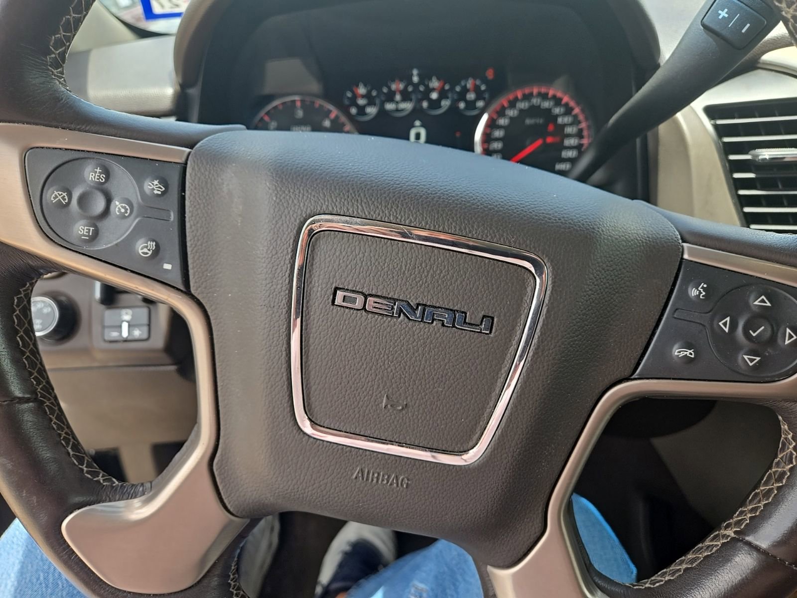 Used 2015 GMC Yukon Denali AWD/4WD image 7