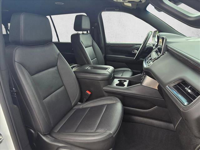 Used 2024 Chevrolet Suburban LT w/ Luxury Package RWD image 22