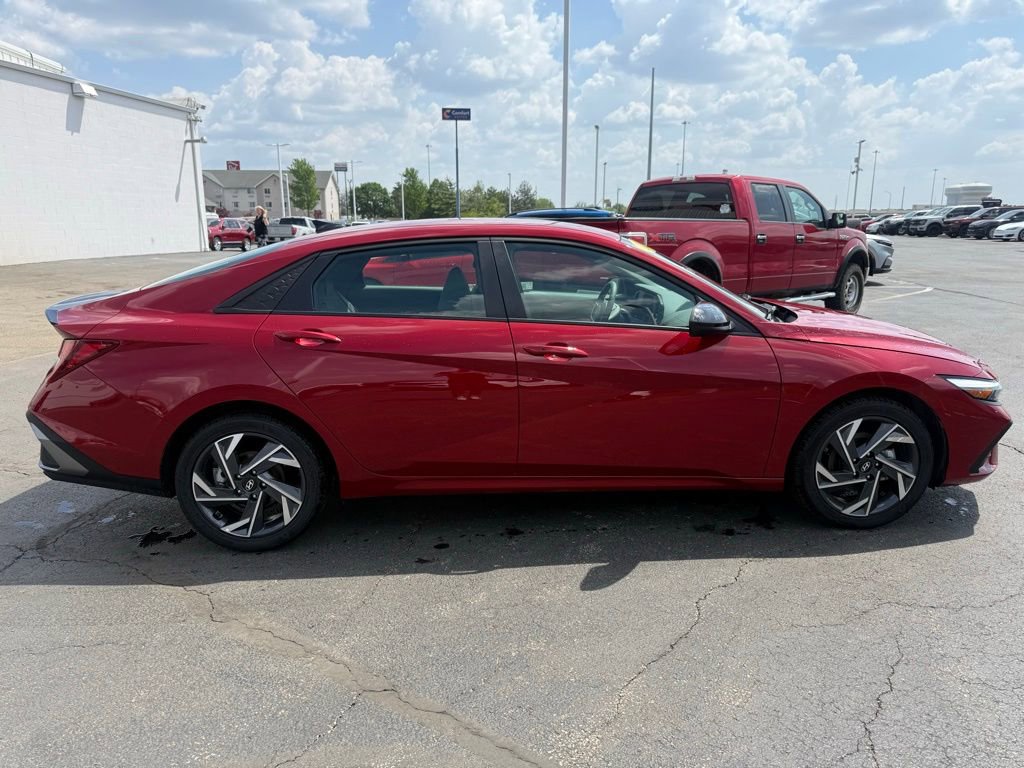 Used 2025 Hyundai Elantra Sport FWD image 2