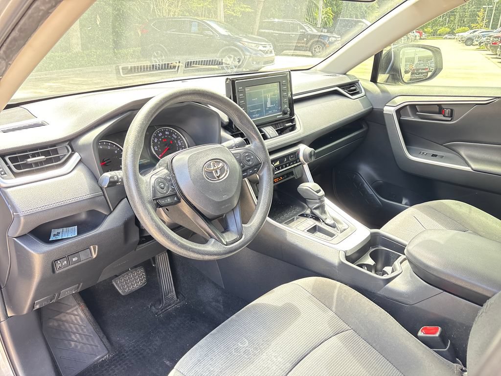 Used 2020 Toyota RAV4 LE FWD image 6