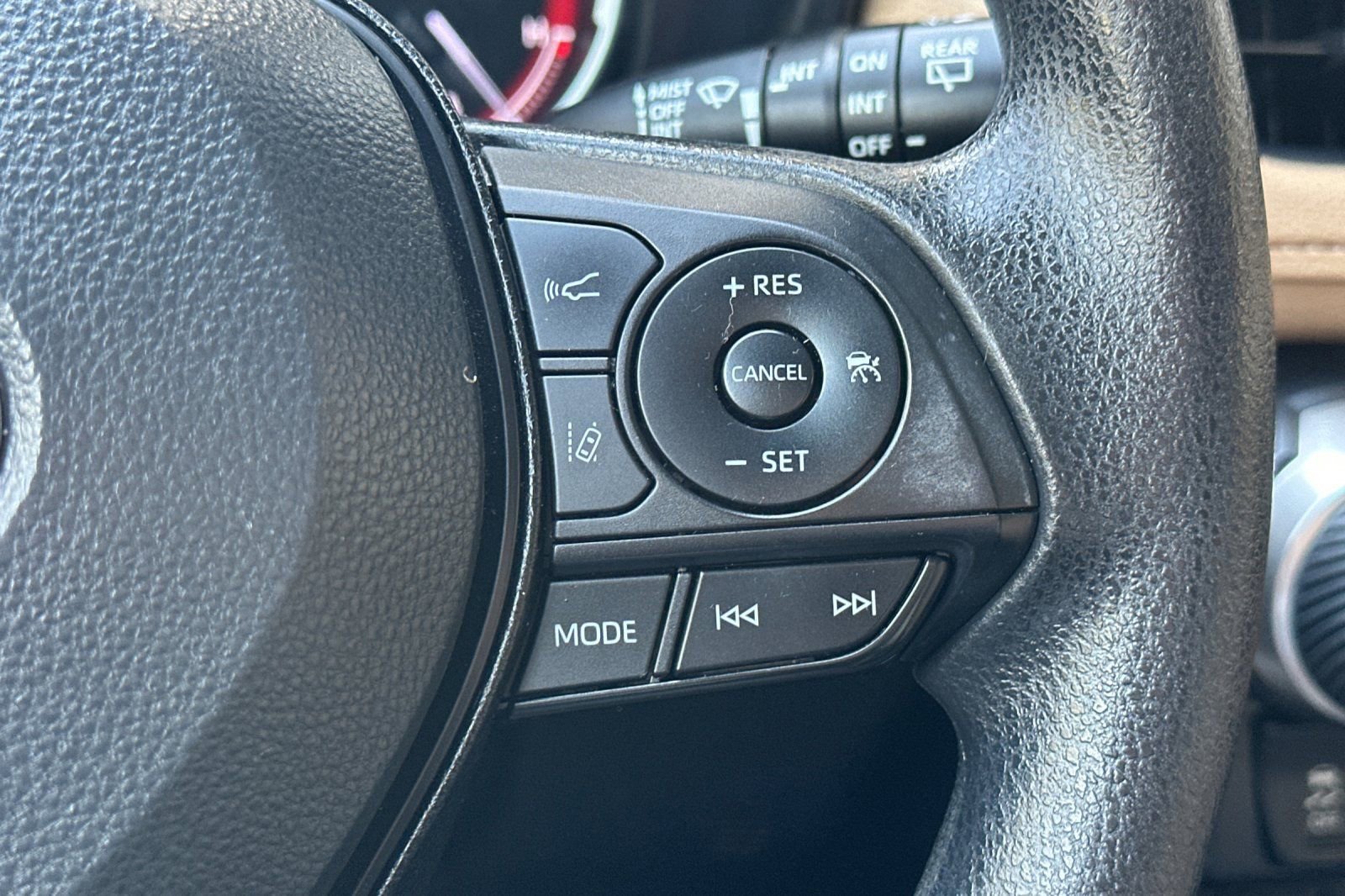 Used 2023 Toyota RAV4 XLE image 32