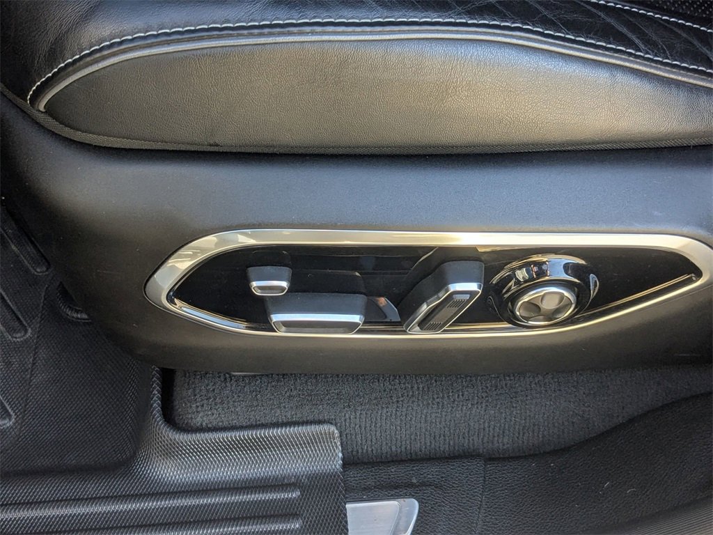 Used 2022 Jeep Grand Cherokee Overland w/ Luxury Tech Group IV image 17