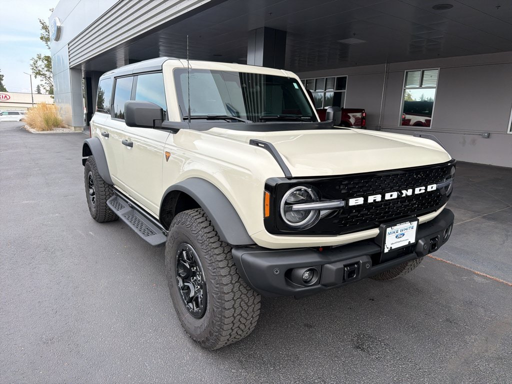New 2026 Ford Bronco Badlands AWD/4WD image 1