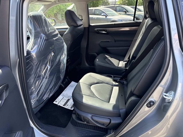 Used 2026 Toyota Highlander Platinum AWD/4WD image 17