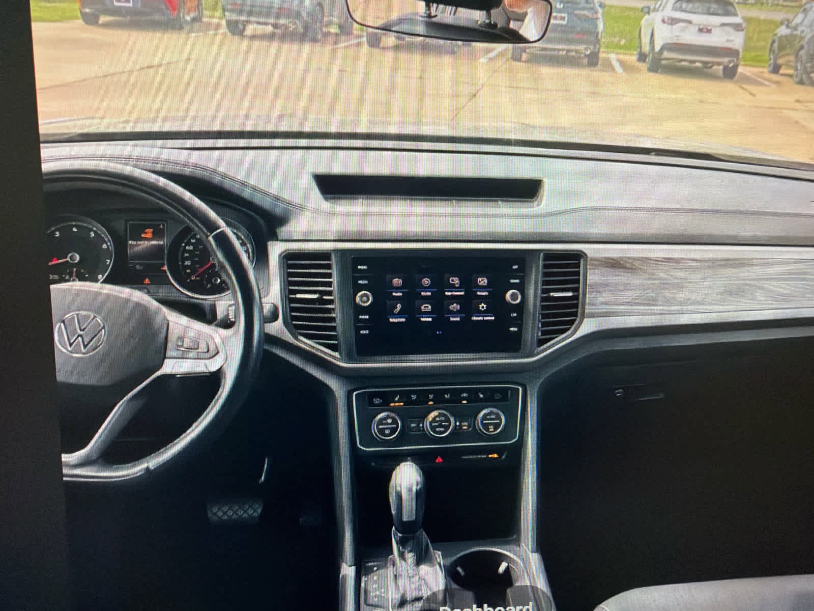 Used 2020 Volkswagen Atlas Cross Sport SE w/ Panoramic Sunroof Package FWD image 22