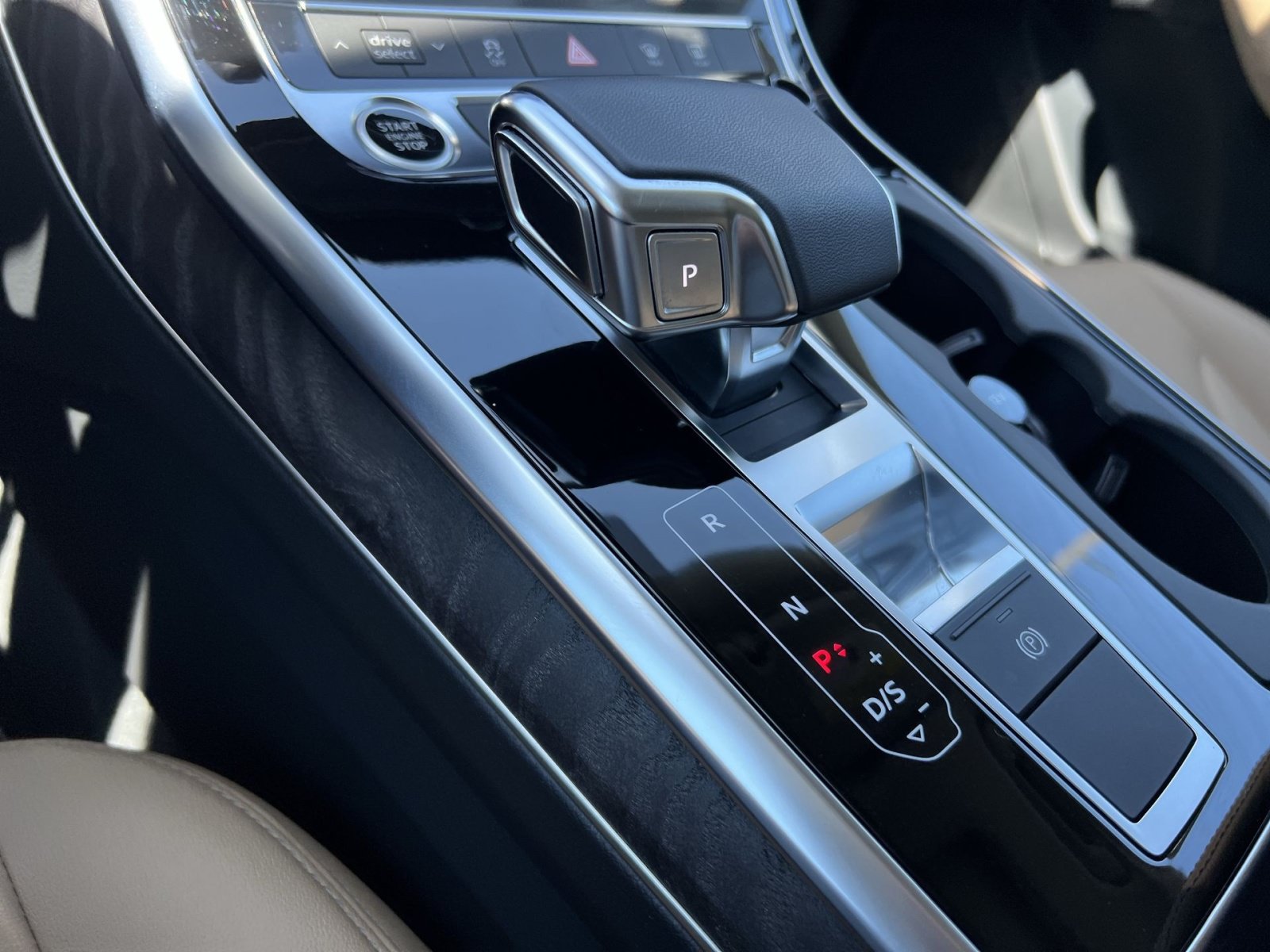 Used 2025 Audi Q8 Premium AWD/4WD image 22