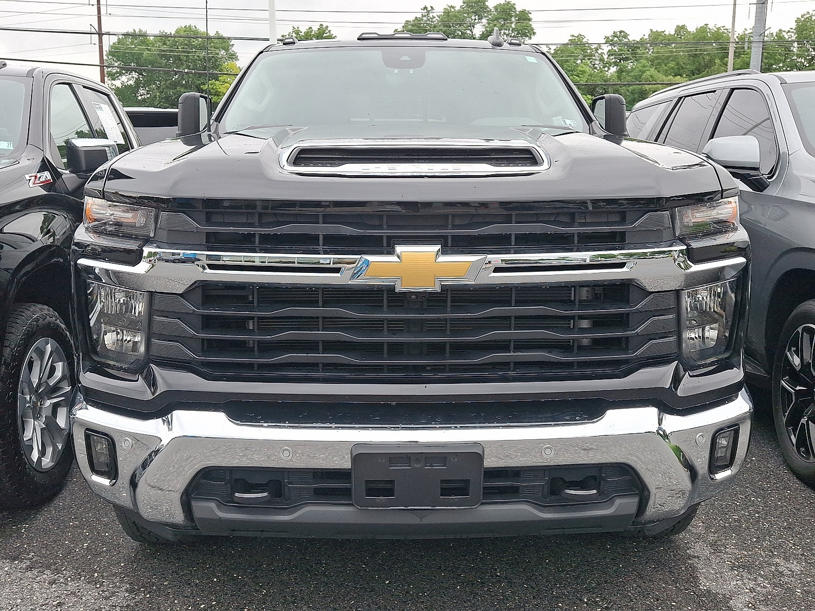 Used 2025 Chevrolet Silverado 2500 LT w/ All Star Edition AWD/4WD image 2