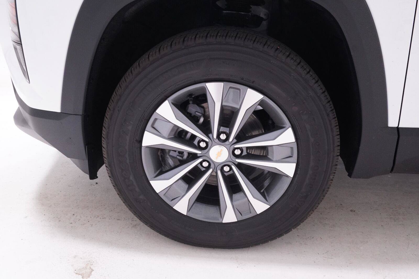 New 2027 Chevrolet Equinox LT FWD image 35