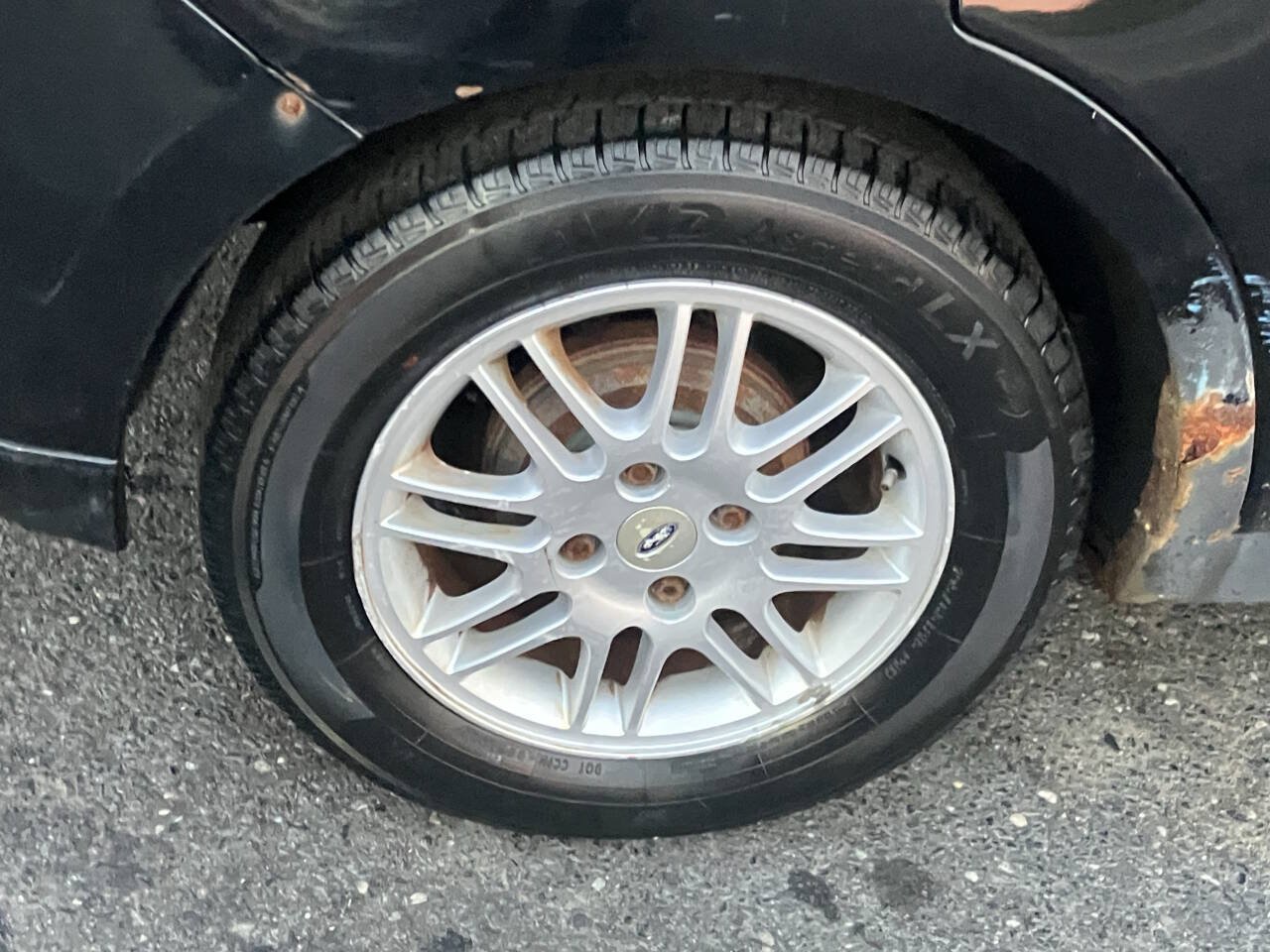Used 2010 Ford Focus SE FWD image 16