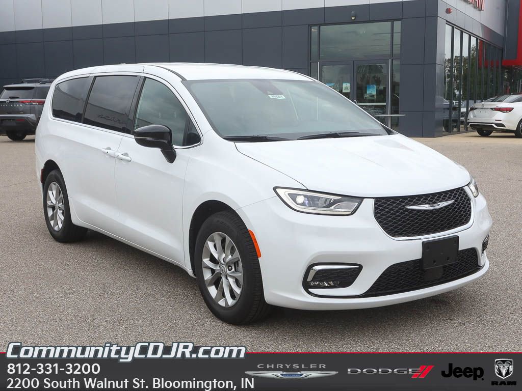 New 2025 Chrysler Pacifica Select
