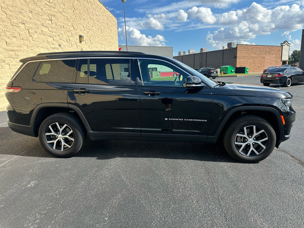 Used 2024 Jeep Grand Cherokee L Limited w/ Luxury Tech Group II image 6