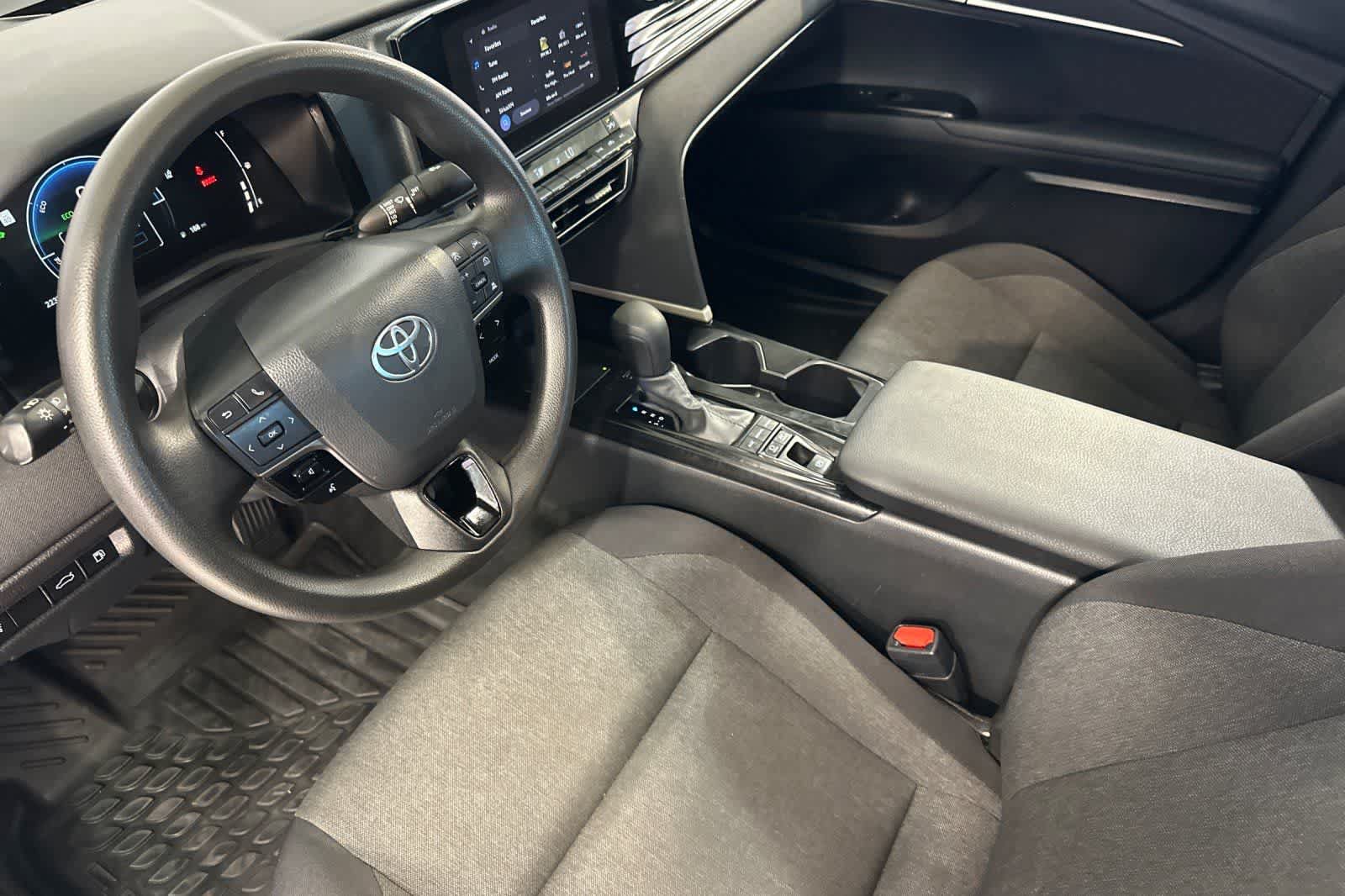 Used 2025 Toyota Camry LE FWD image 12
