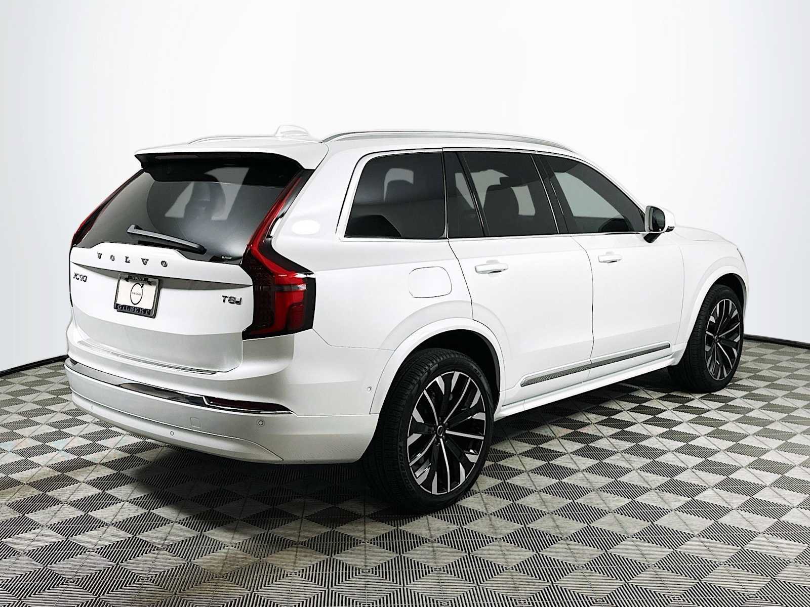 Used 2025 Volvo XC90 T8 Plus w/ Protection Package Premier AWD/4WD image 7