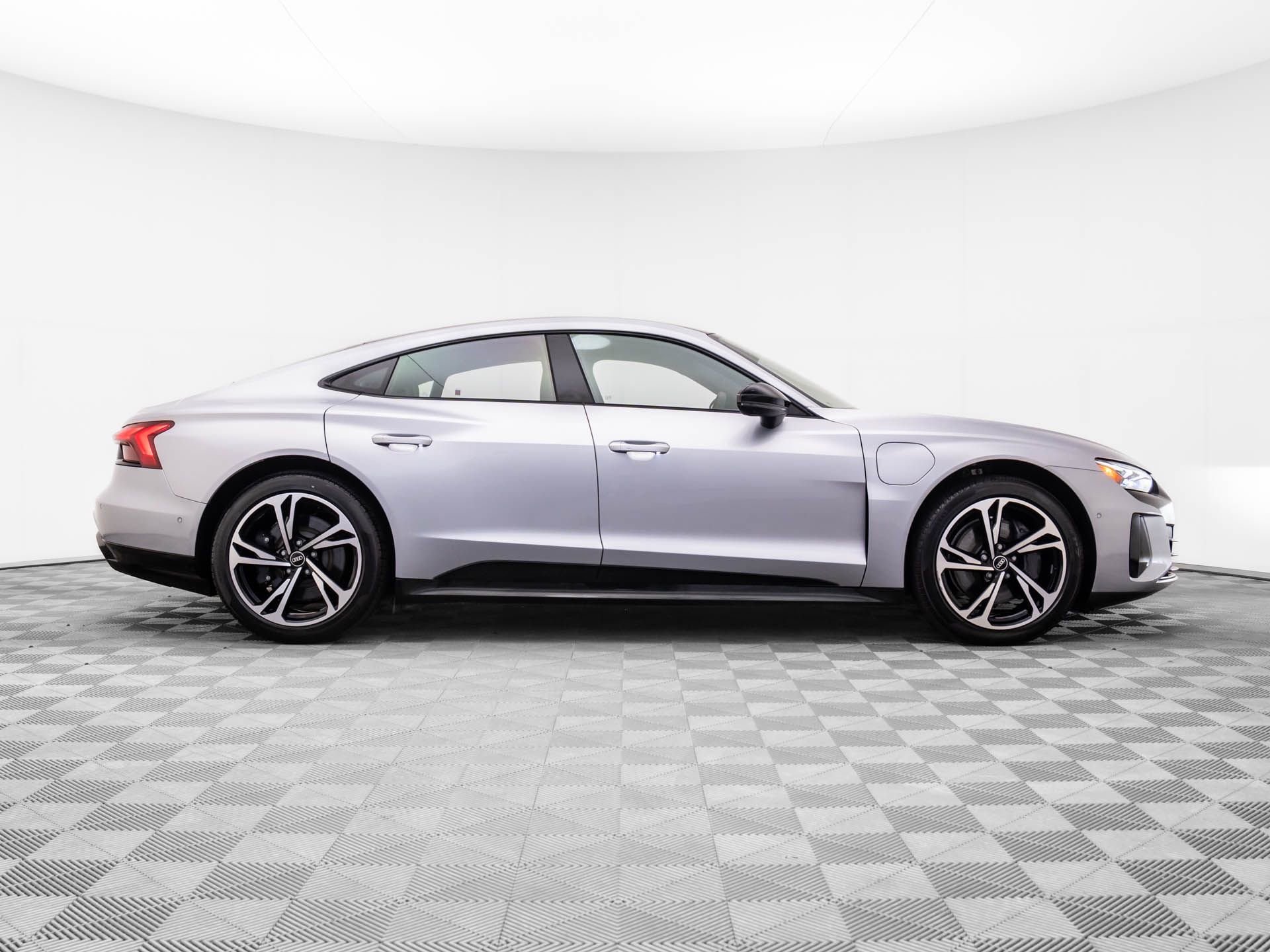 Used 2022 Audi e-tron GT Prestige w/ Prestige Package image 7