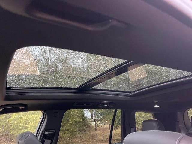 New 2025 Cadillac XT6 Luxury image 31