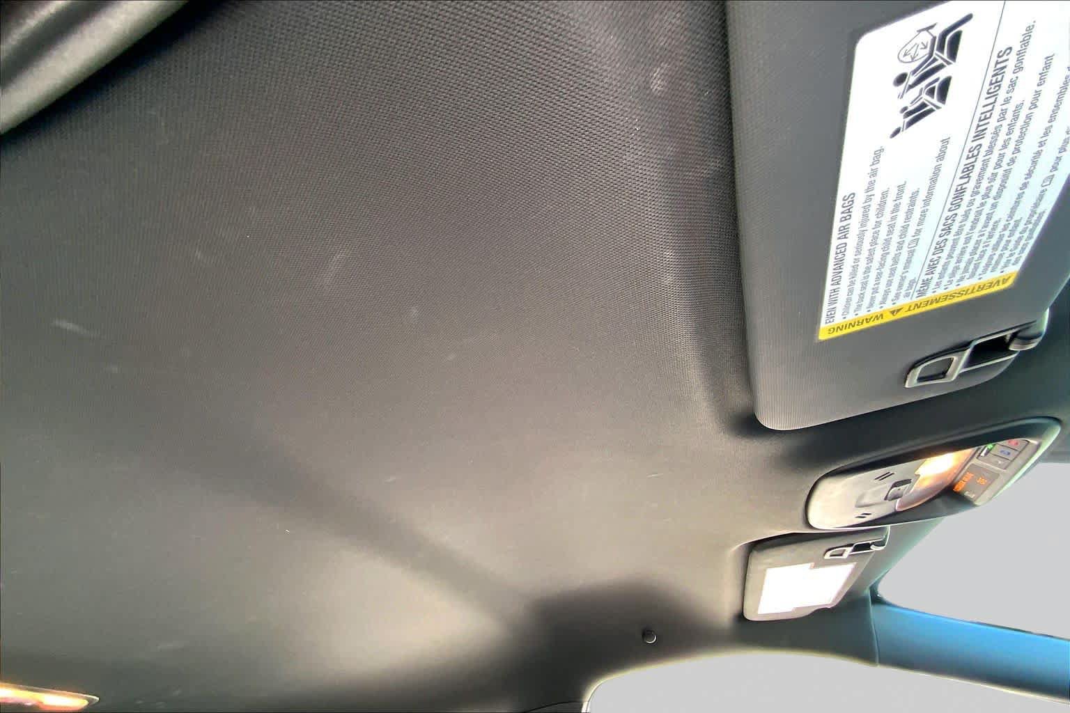 Used 2025 Chevrolet Trax RS FWD image 14