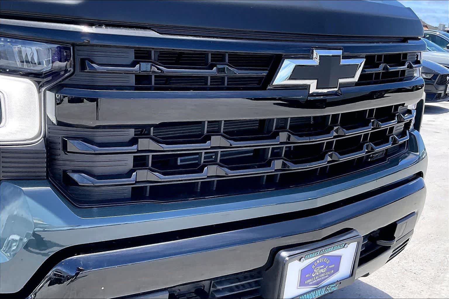 Used 2025 Chevrolet Silverado 1500 LT Trail Boss w/ Dark Appearance Package AWD/4WD image 33