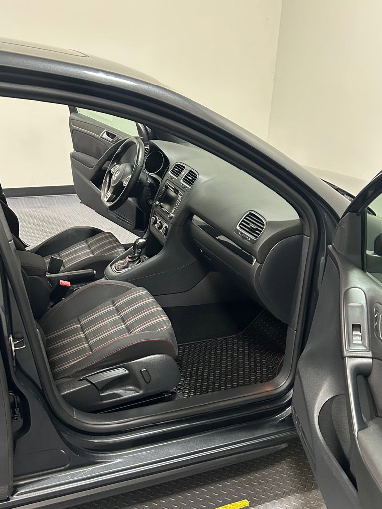 Used 2012 Volkswagen Golf 4-Door image 11