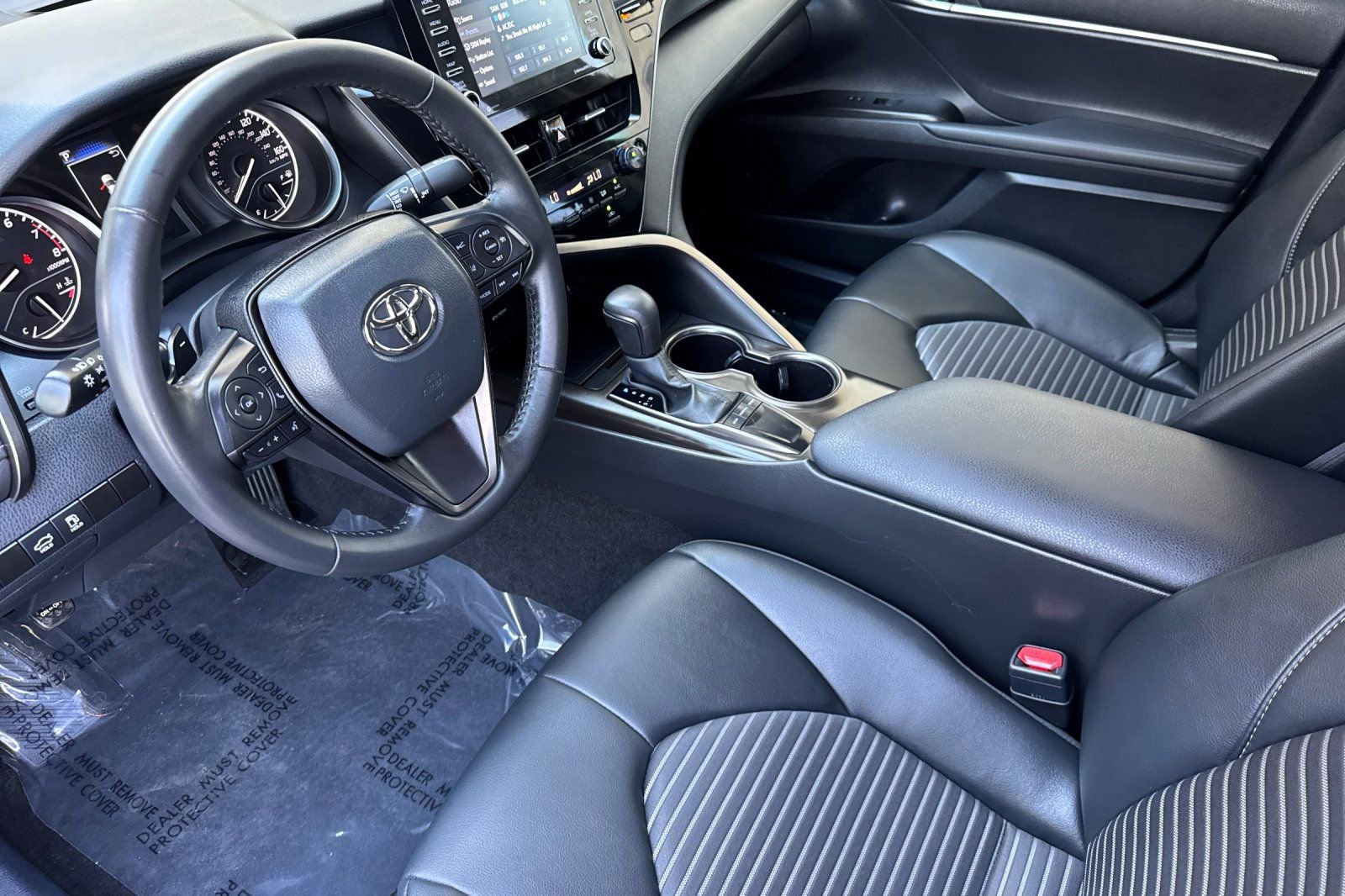 Used 2024 Toyota Camry SE image 10