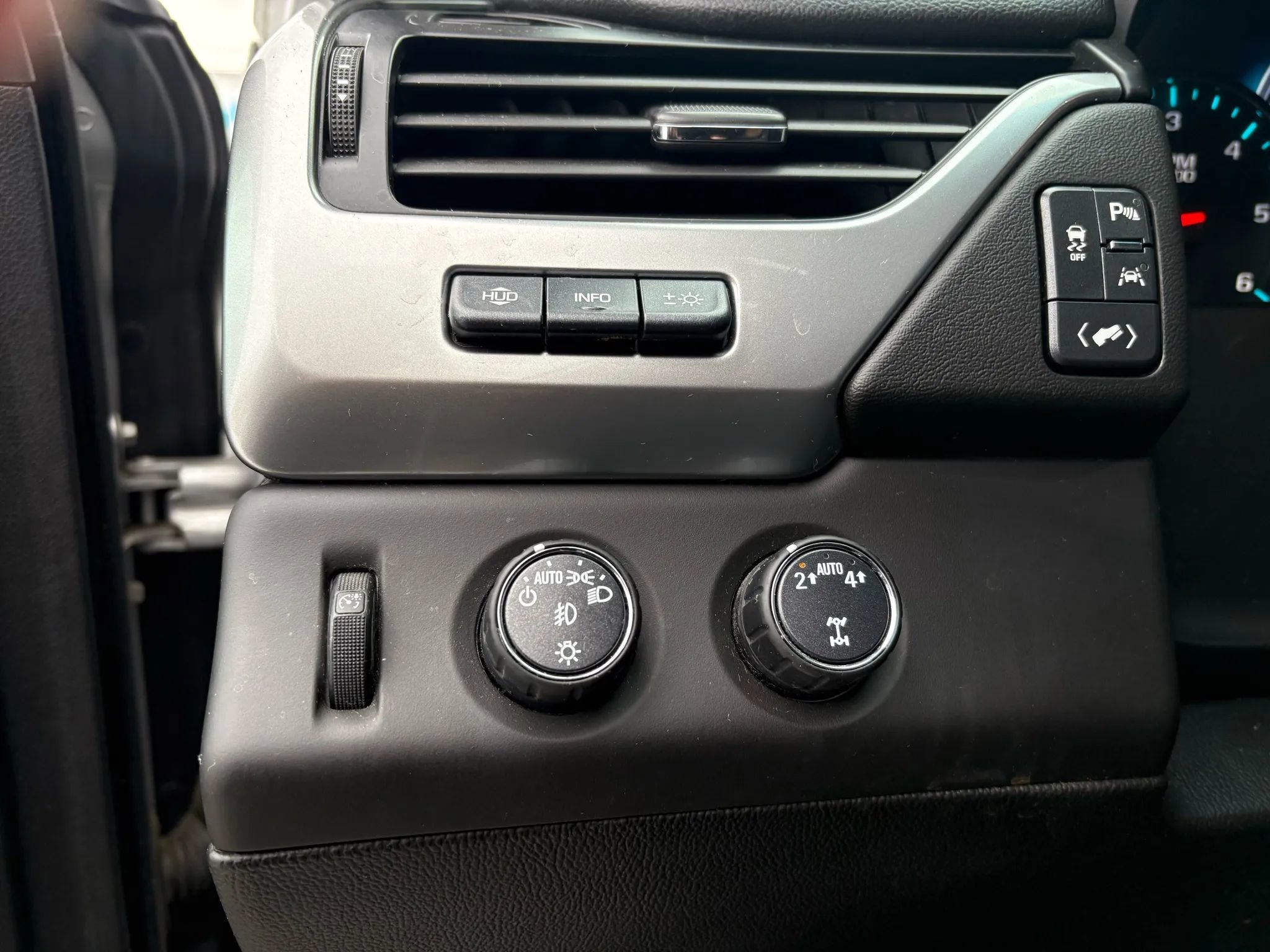 Used 2018 Chevrolet Tahoe Premier image 13