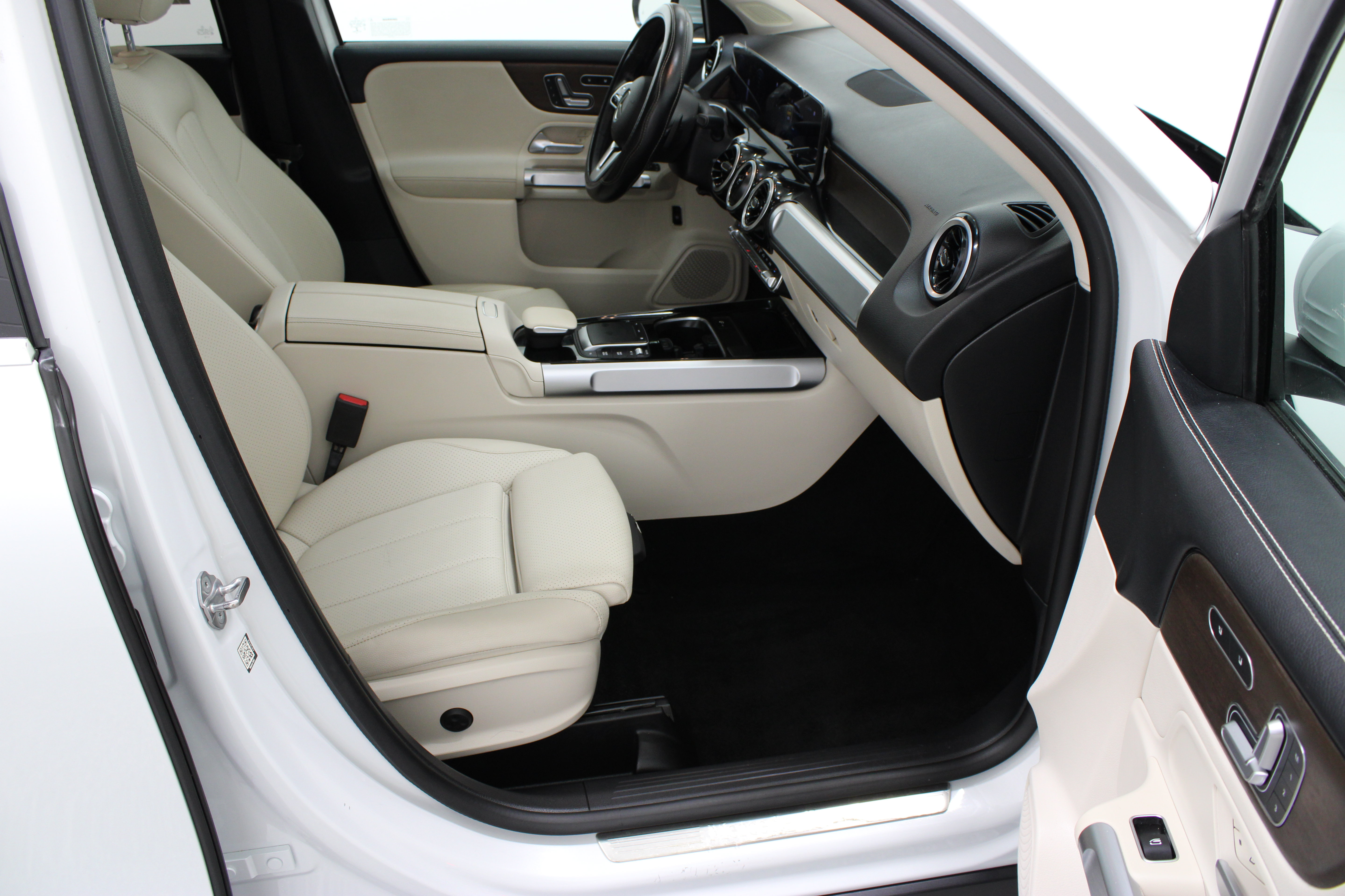 Used 2022 Mercedes-Benz GLB 250 image 38