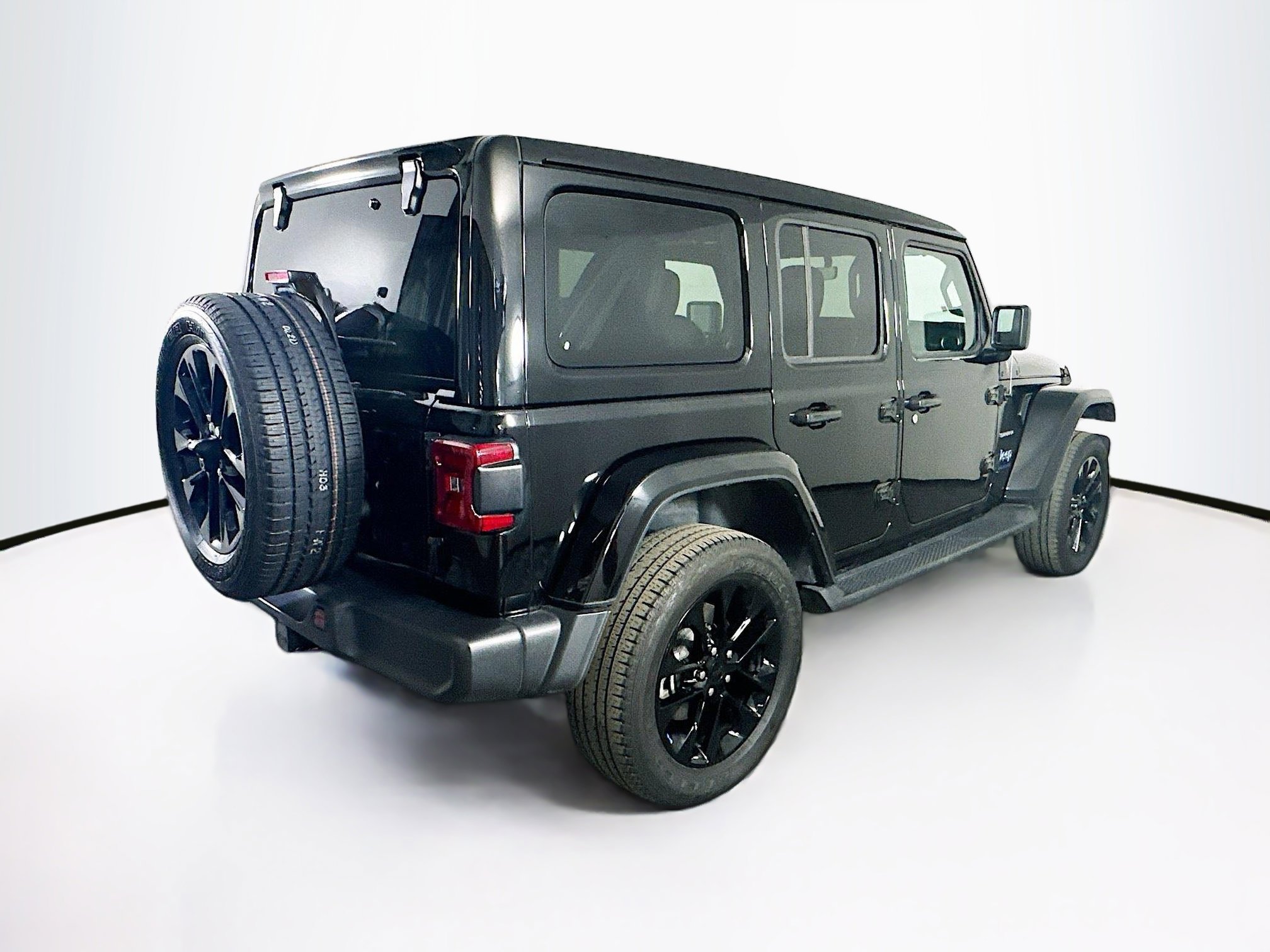 Used 2023 Jeep Wrangler Sahara w/ Cold Weather Group image 9