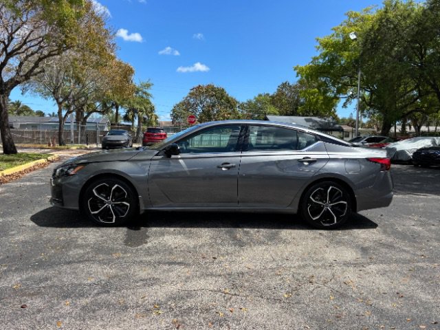 Used 2024 Nissan Altima 2.5 SR w/ SR Premium Package FWD image 8