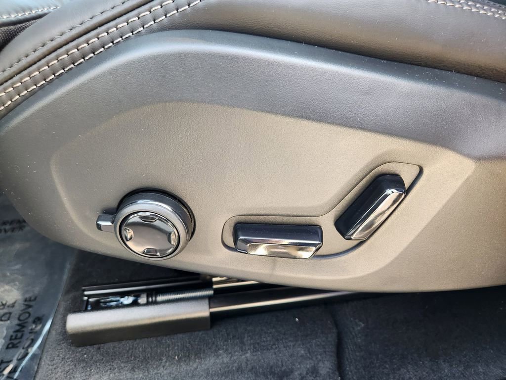 New 2026 Volvo XC60 B5 Ultra w/ Climate Package image 14