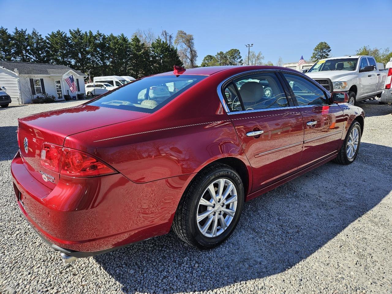 Used 2011 Buick Lucerne CXL w/ Driver Confidence Package FWD image 5
