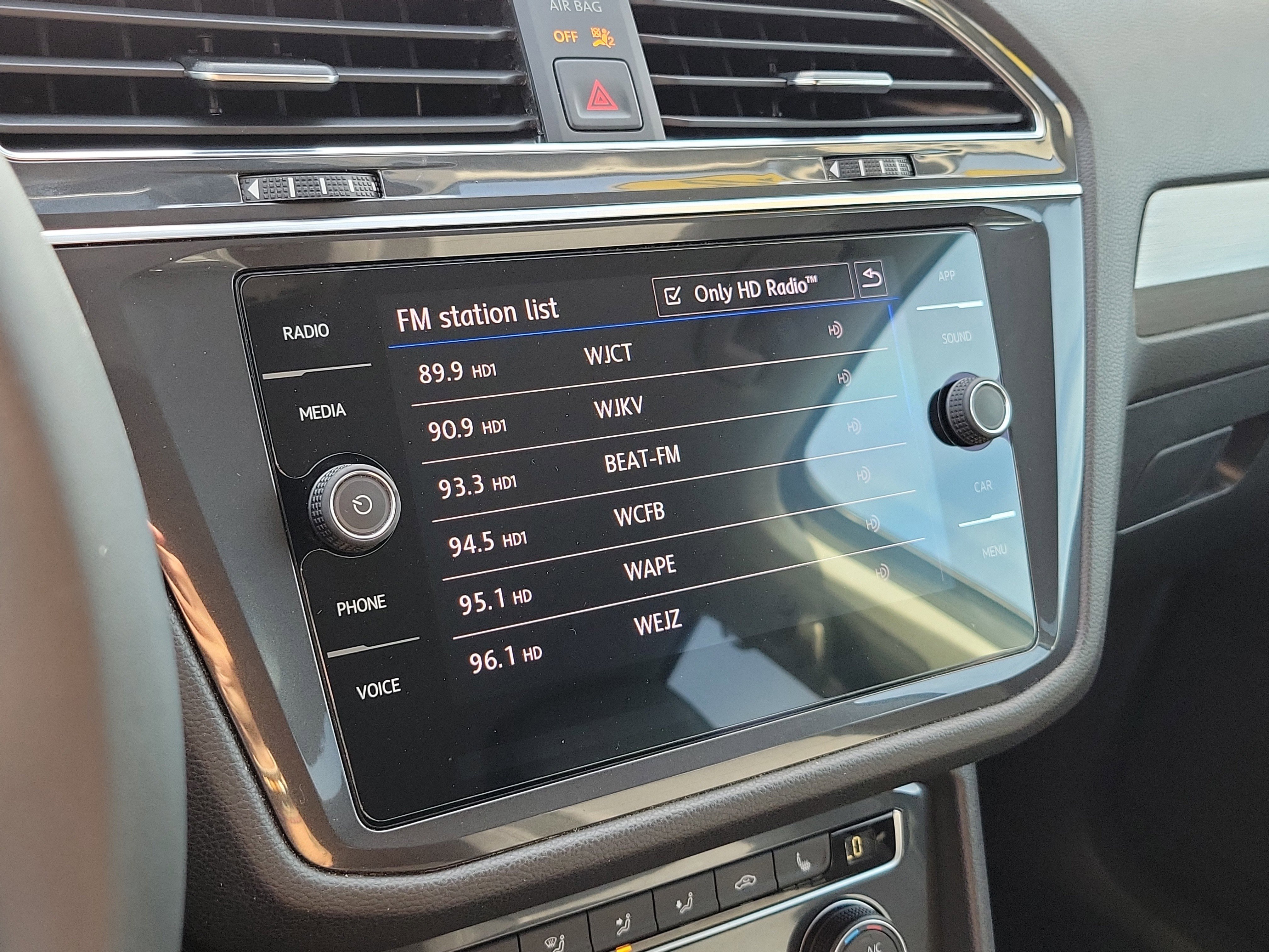 Used 2020 Volkswagen Tiguan SE image 30