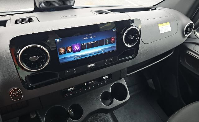 Used 2025 Mercedes-Benz Sprinter 2500 image 10