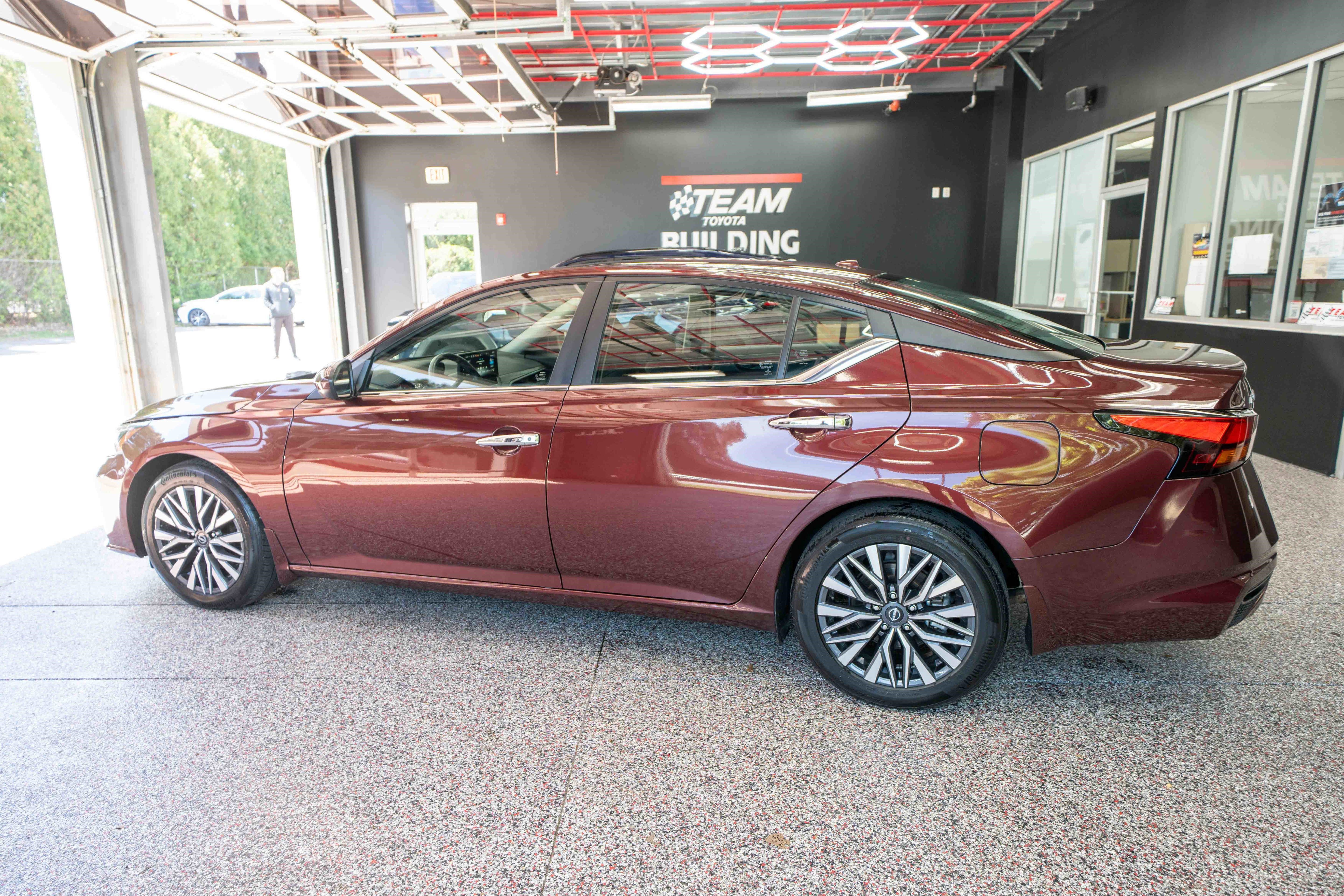 Used 2023 Nissan Altima 2.5 SV w/ SV Premium Package image 2