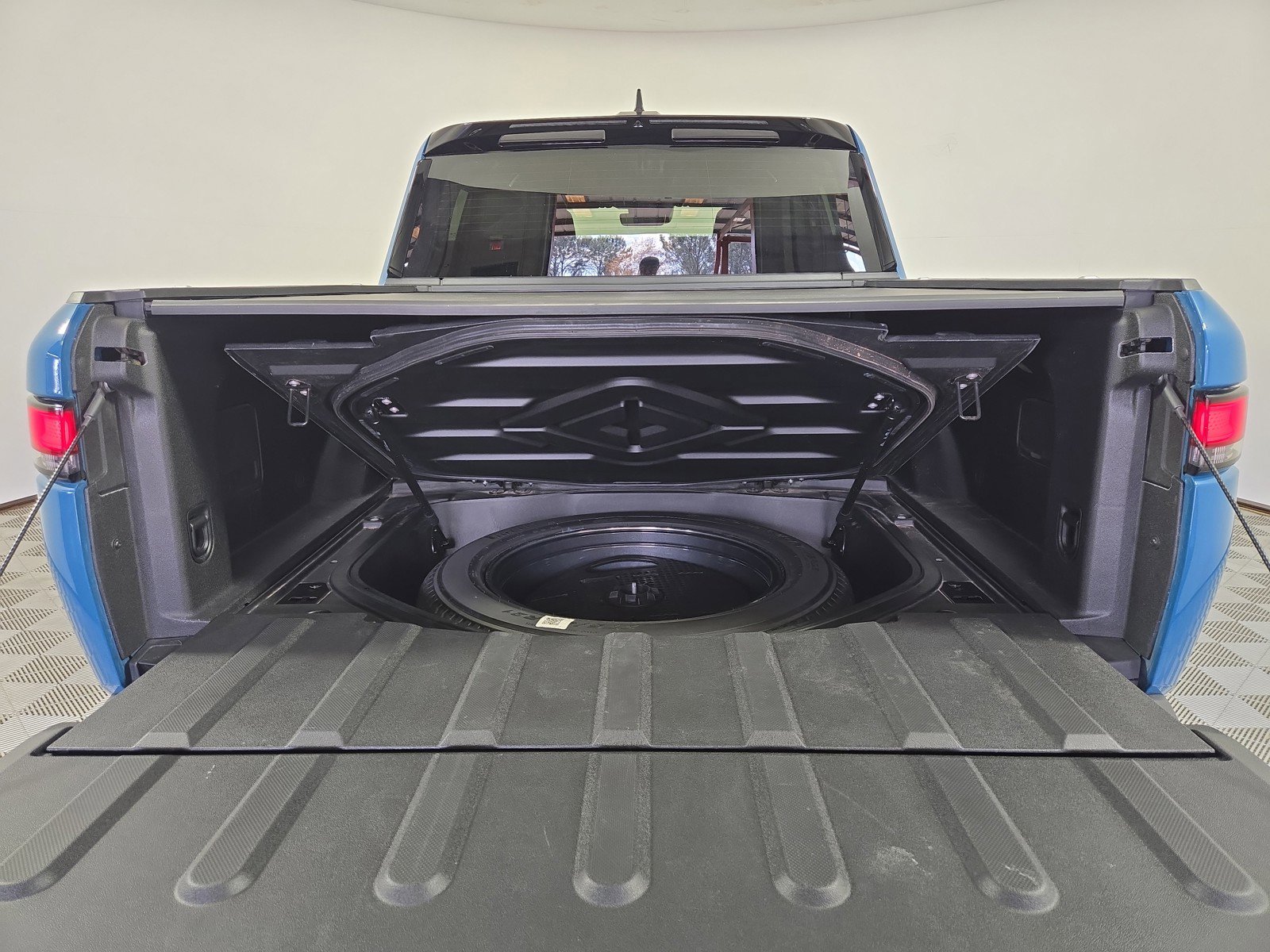 Used 2022 Rivian R1T Adventure image 15