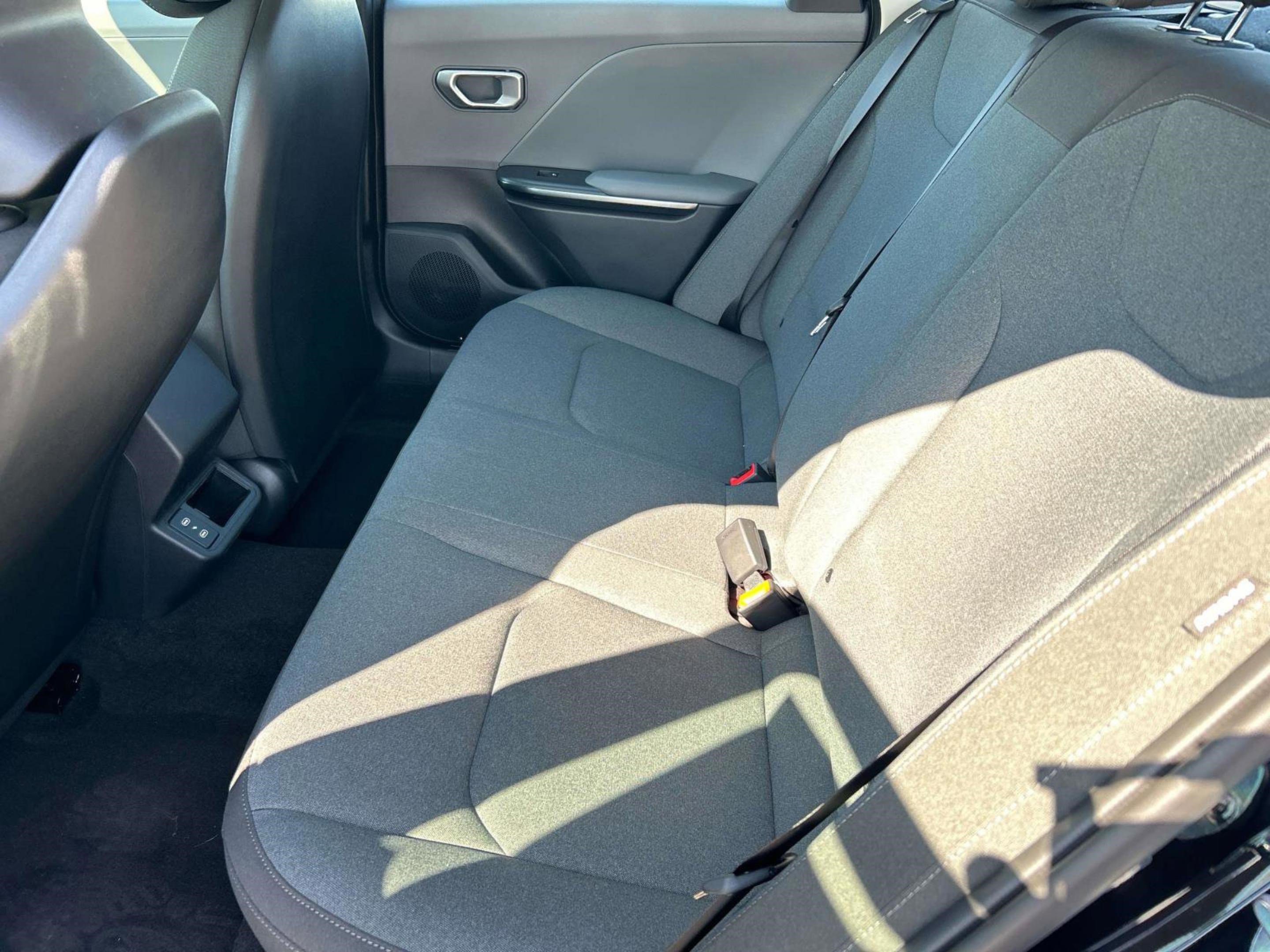 New 2025 Kia K4 LXS image 18