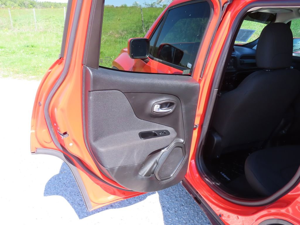 Used 2019 Jeep Renegade Latitude AWD/4WD image 23