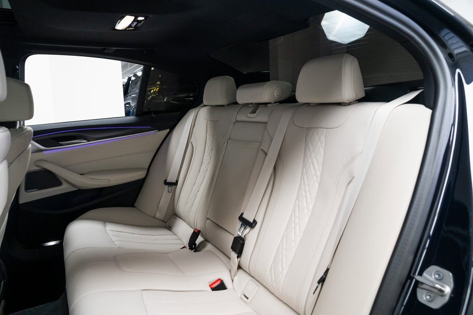 Used 2023 BMW M550i xDrive w/ Parking Assistance Package image 22