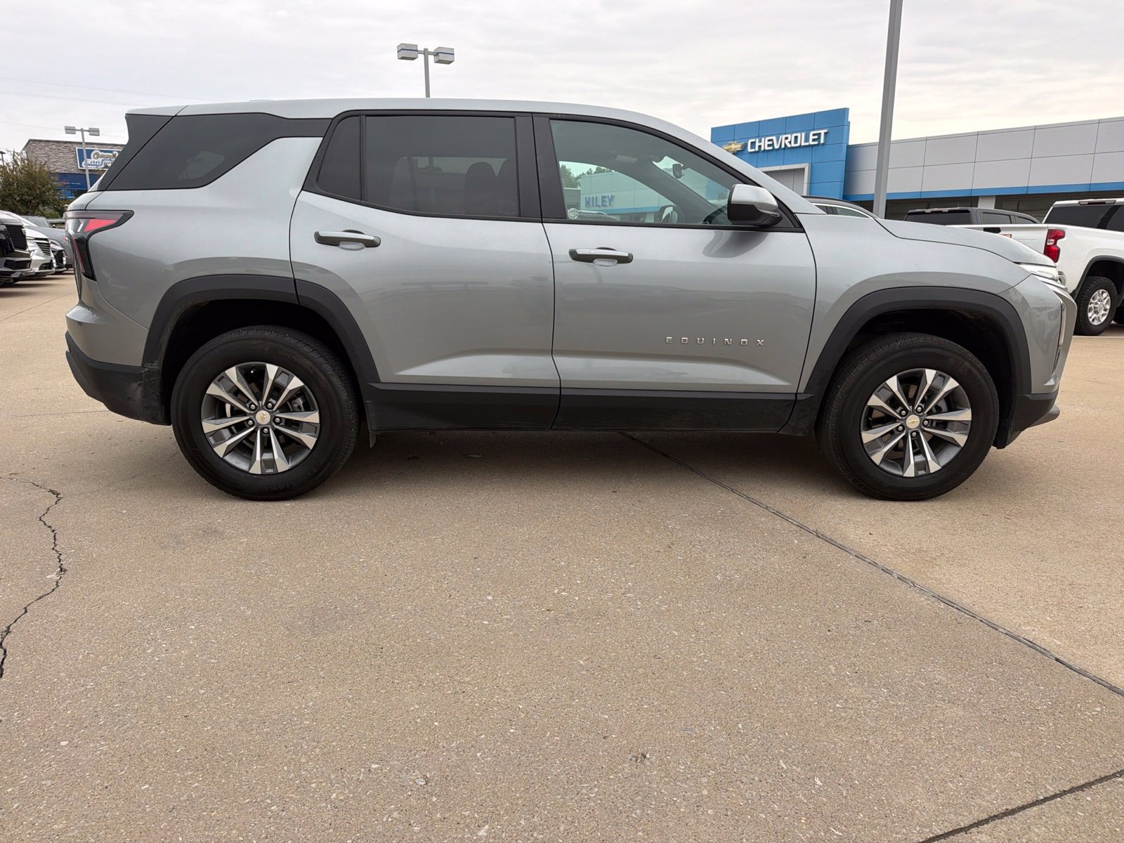 Used 2026 Chevrolet Equinox LT FWD image 5