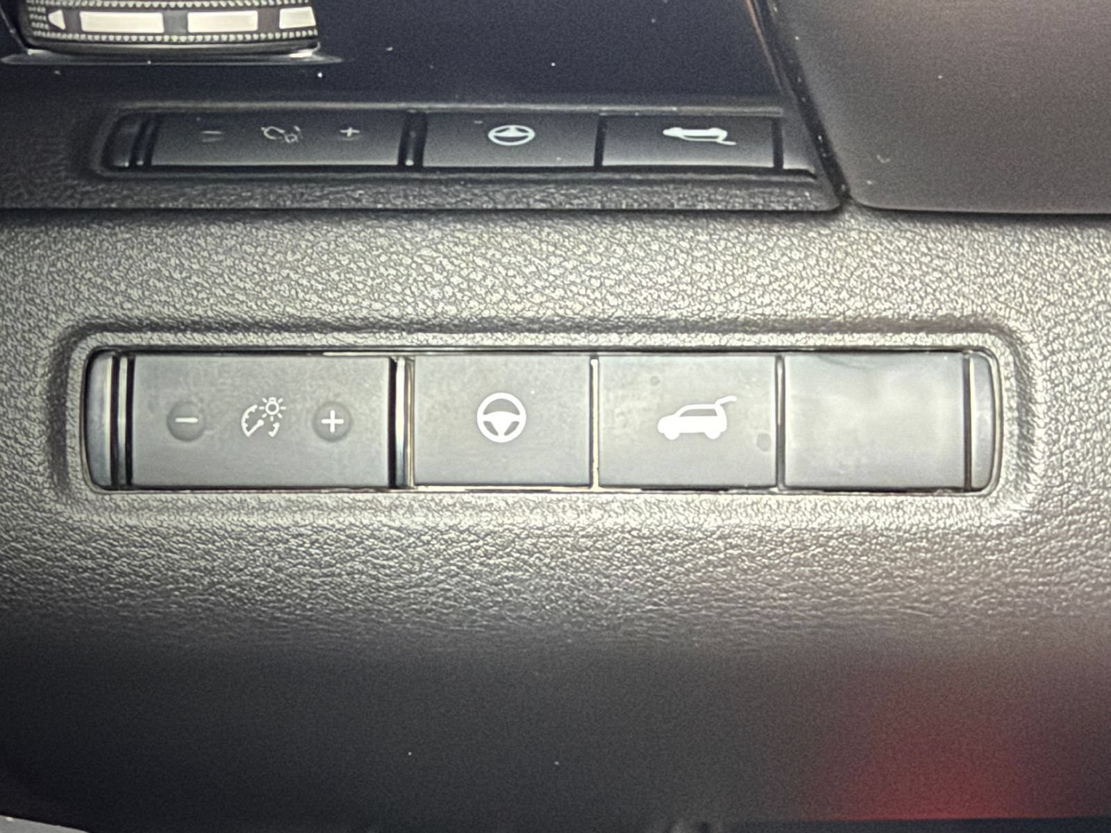 Used 2025 Nissan Pathfinder SV AWD/4WD image 31