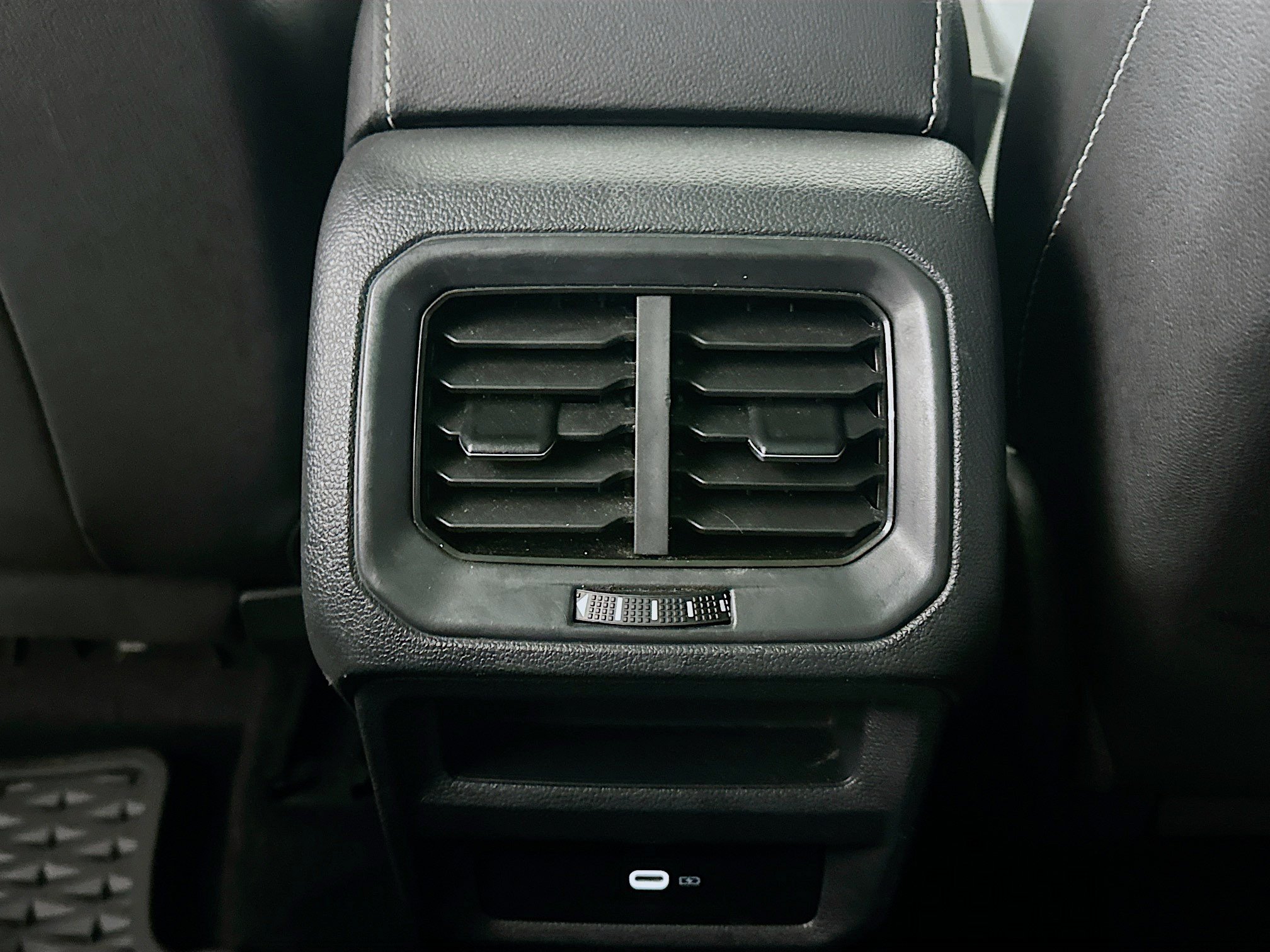 Used 2022 Volkswagen Taos SE w/ Panoramic Sunroof Package FWD image 29