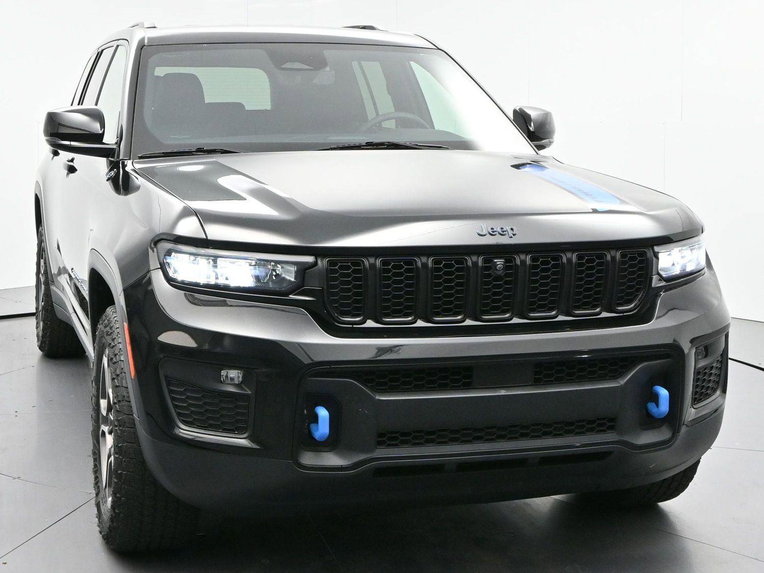 Used 2022 Jeep Grand Cherokee Trailhawk w/ Luxury Tech Group III AWD/4WD image 2