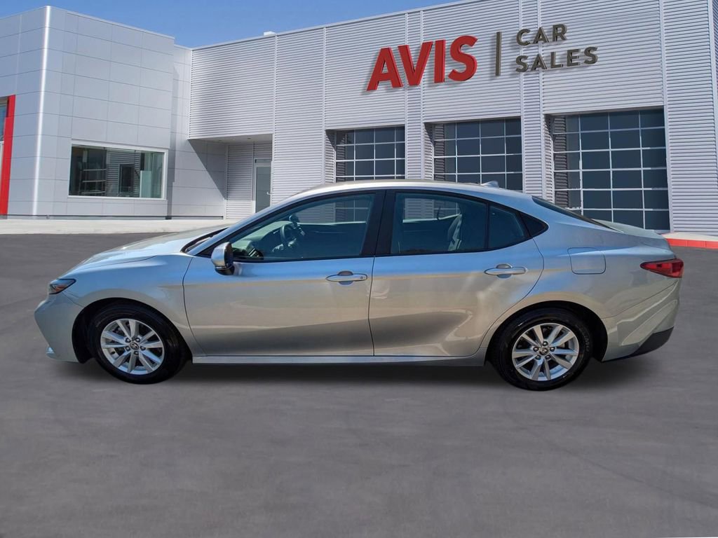 Used 2025 Toyota Camry LE image 9