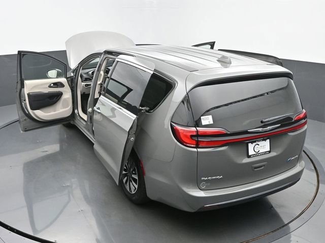 Used 2022 Chrysler Pacifica Touring-L image 56